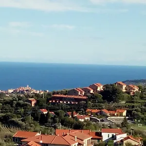 https://casa-di-bianca-borganzo.hotelitalianriviera.com